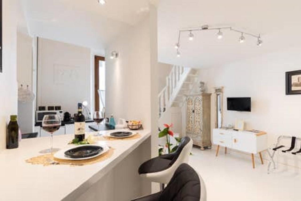 White Suite Florens Exteriör bild